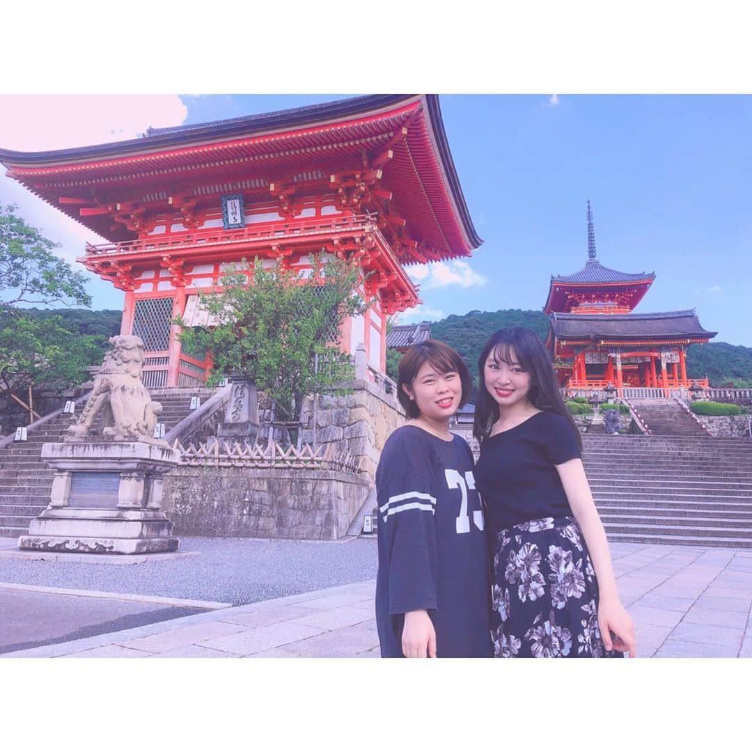 のインスタグラム：「地元すぎて京都のホテルとか泊まったことなかったから贅沢すぎる2日間でした👘 ぽりん素敵な時間をありがとう😍 (写真撮る時以外はマスクしてます) . . . . . . .  . . #京都観光  #京都旅行　#清水寺 #椛京都四条  #京都　#祇園　#四条」