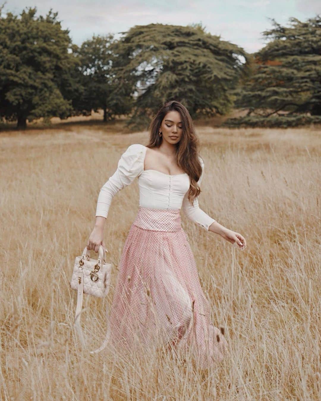 JANICE JOOSTEMAさんのインスタグラム写真 - (JANICE JOOSTEMAInstagram)「In a field with @dior #DiorAW20 #DIORAMOUR 💕」8月25日 23時11分 - janicejoostemaa