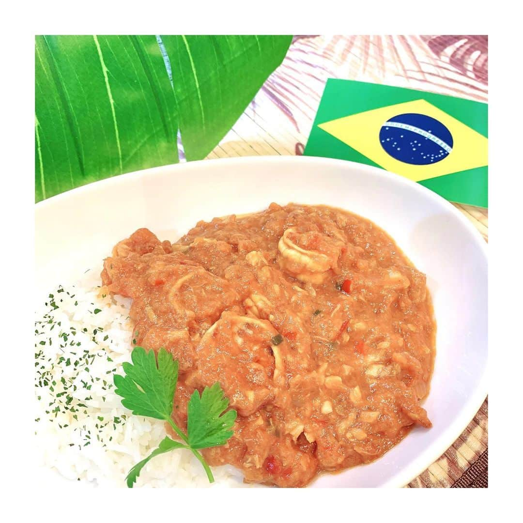 岡本怜奈さんのインスタグラム写真 - (岡本怜奈Instagram)「♡﻿ #ブラジル料理 🇧🇷💓﻿ ﻿ 🌎🍽 #料理で世界一周旅行 🍽🌎﻿ ﻿ 今回は、#ムケッカ を作ったよ❣️﻿ ﻿ ムケッカはブラジルでは少なくとも、﻿ 300年前からある料理なんだってΣ( ˙꒳​˙ )!?ﾋﾞｯｸﾘ﻿ ﻿ クリーミーでシーフードのだしが効いてて、﻿ すごくおいしかったよ～🤤💕﻿ ﻿ ココナッツの風味もすごく良かったーー😋﻿ ♡﻿ ♡﻿ #岡本怜奈 #れなたん #nmb48 #たんたんクッキング﻿ #クッキング #料理 #おうちごはん #おうちカフェ﻿ #手作りごはん #クッキングラム #ブラジル﻿ #brasil #mukekka #cozinha #delicioso #🇧🇷 #happy #Instafood #Instagood」8月25日 23時04分 - renatan1222