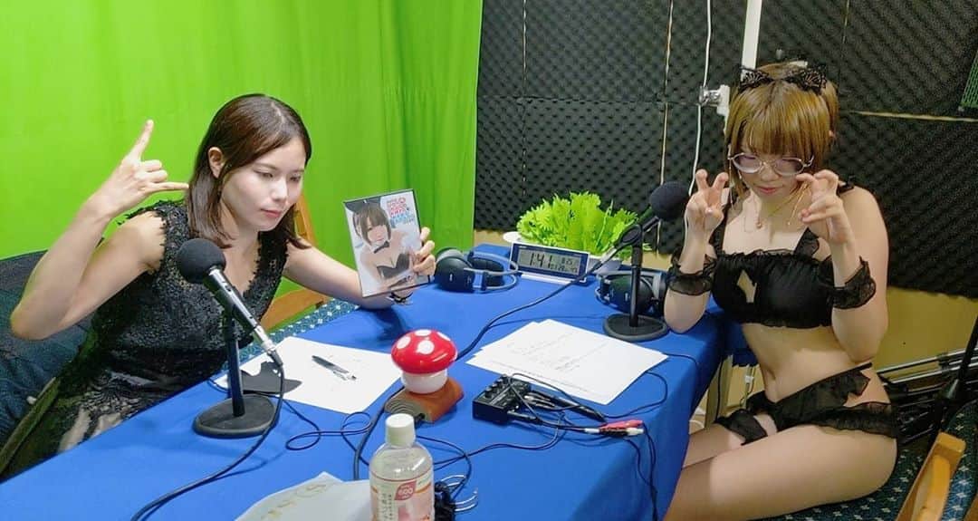のインスタグラム：「ラジオの収録行ってきました  来月より　#沼津コーストfm にて毎週日曜20:00〜オンエア スマホで聞けます↓ https://t.co/Q52ycfAJmR https://t.co/Gc7k8Y2ix2  #ラジオ  #収録  #収録でした  #収録スタジオ #スナック猫沢  #沼津  #沼津コーストfm  #沼津コースト  #猫沢はるか  #松岡奈々」