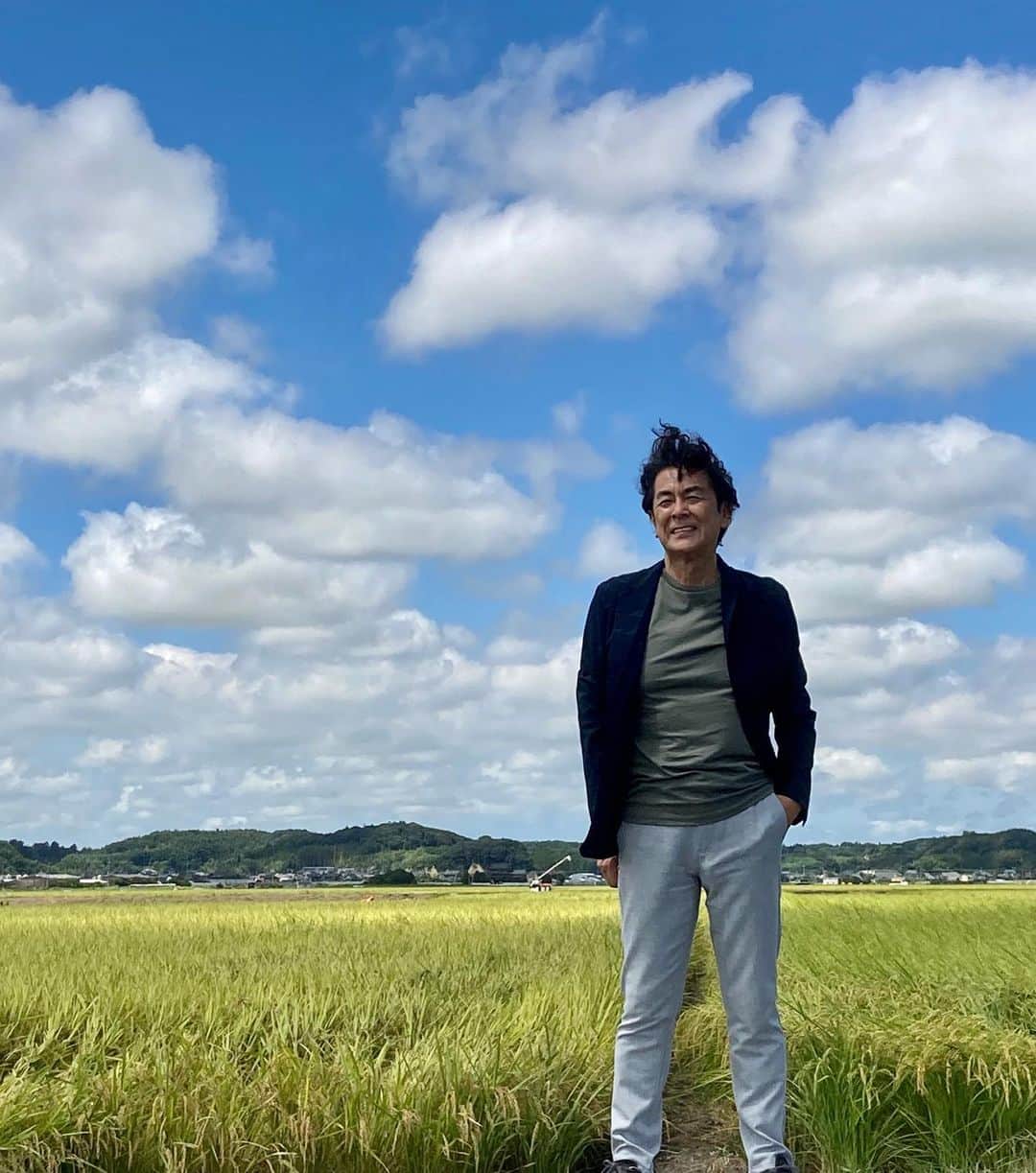 長谷川初範のインスタグラム：「千葉県旭市に取材撮影でした。 さすが晴れ男！九十九里浜からの爽やかな風と晴天に恵まれました。ツイテルンバ‼️」