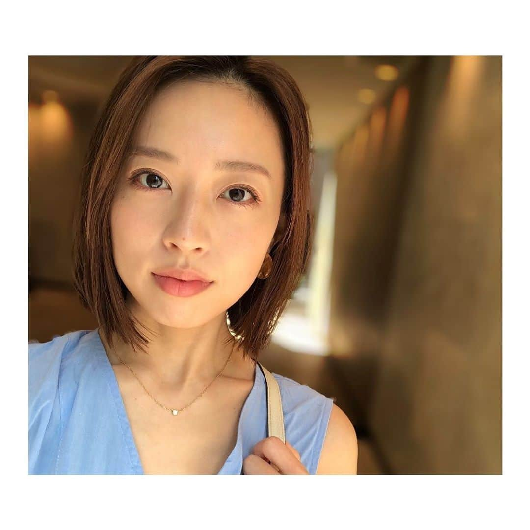 愛加あゆさんのインスタグラム写真 - (愛加あゆInstagram)「近々初めて1人でインスタライブを開催してみようと思ってます☺️ ﻿ 朗読文学『夫婦箸』がもうすぐYouTubeにて公開されるのでその話や現在放送中のドラマ『おじさんはカワイイものがお好き』の話など。﻿ あとは質問にもお答えしたり、とにかく楽しい時間を過ごしたいと思ってます！﻿ ﻿ 初めて1人でするので、あたふたしてしまうかもしれませんが、是非色々お話しましょ☺️ また、日にちと時間決まったらお知らせします！よろしくお願いします♪ ﻿ #太陽光がいい感じだったので久々の自撮り #インスタライブ #朗読文学 #夫婦箸  #おじさんはカワイイものがお好き  #おじカワ  #愛加あゆ」8月25日 23時36分 - manaka_ayu