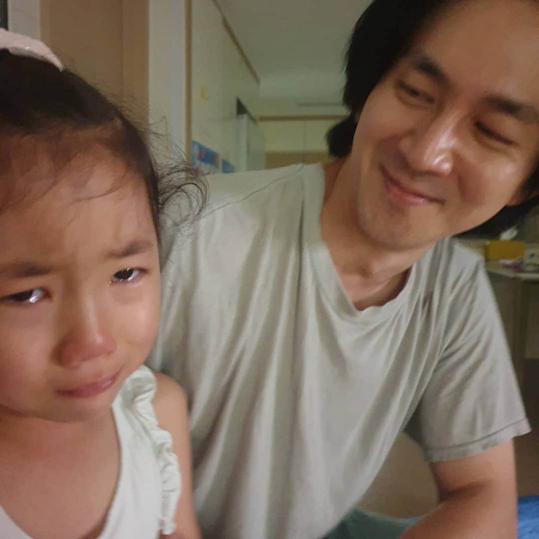 クォン・ヘソンさんのインスタグラム写真 - (クォン・ヘソンInstagram)「제목 : 절규 혼낸거 아니예요 너무 서러워마요 . . #7세 #딸아이 #인생 #영화 #집으로  #할머니사랑 #손녀 #감성폭발 #😭」8月25日 23時38分 - haesunghi