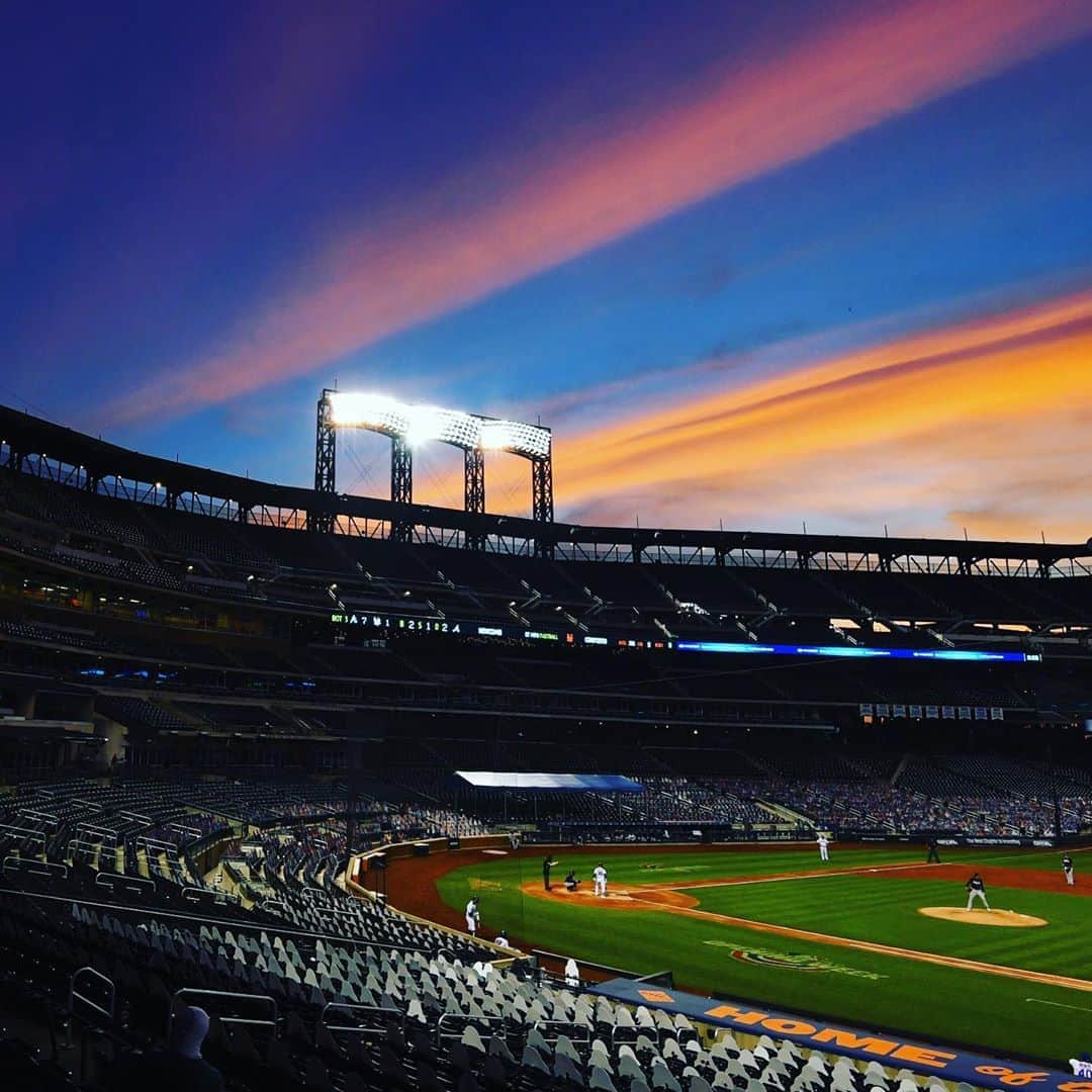 ニューヨーク・メッツさんのインスタグラム写真 - (ニューヨーク・メッツInstagram)「Let’s play ✌️. #LGM #Mets」8月26日 0時04分 - mets