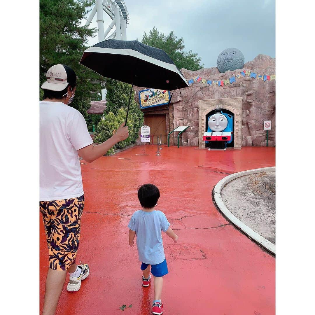 川崎希さんのインスタグラム写真 - (川崎希Instagram)「初のトーマスランド🚂💓💓💓. . おちびーぬがハマってるトーマス. . ずっと行ってみたくてやっと行けたよ〜🌟🌟🌟  トーマスの世界にいるみたいで 全部可愛い💕  #トーマスランド #thomasland  #少し雨が降ったけど暑すぎなくていいかんじ」8月26日 0時00分 - kawasakinozomi