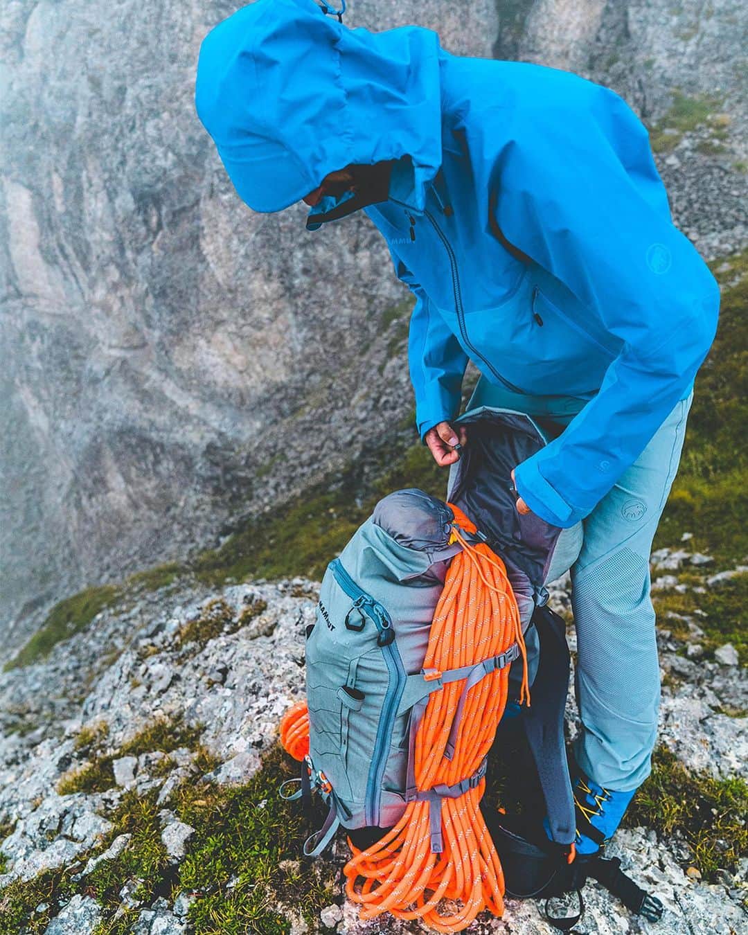 Mammutさんのインスタグラム写真 - (MammutInstagram)「Still looking for the perfect companion to store all your gear? We got your back(pack)!   In our backpack collection you will find the perfect bag for every activity, give it a go on mammut.com!  #Mammut_Swiss1862 #backpacks」8月26日 0時02分 - mammut_swiss1862