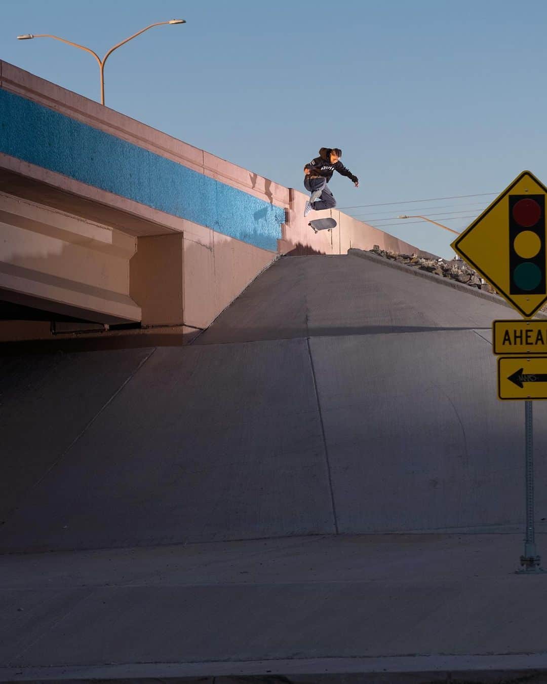 のインスタグラム：「Tre-flip into the double bank 💥 📸: @zoraholivia」