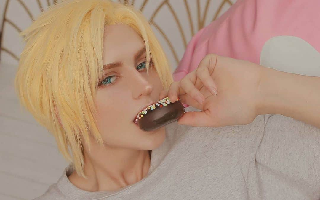 Gesha Petrovichさんのインスタグラム写真 - (Gesha PetrovichInstagram)「Refresh my  BF cosplay 😍 BANANA FISH／アッシュ・リンクス  #アッシュ・リンクス誕生祭2020 #bananafish  Ph @younger.june  FULL PHOTOSHOOT AS REWARD FOR PATRONS IN THIS MONTH❤️🙏 SUBSCRIBE to get them all👇 P❤️treon.com/Geshacos 🤤🤤🤤🤤🤤🤤🤤🕴️🤤🤤🤤 I have OnlyFans now, nothing vulgarity just it easier to use than P❤️treon. 👉 💕 Onlyfans.com/gesha_p 💕」8月26日 0時09分 - petrovichgesha