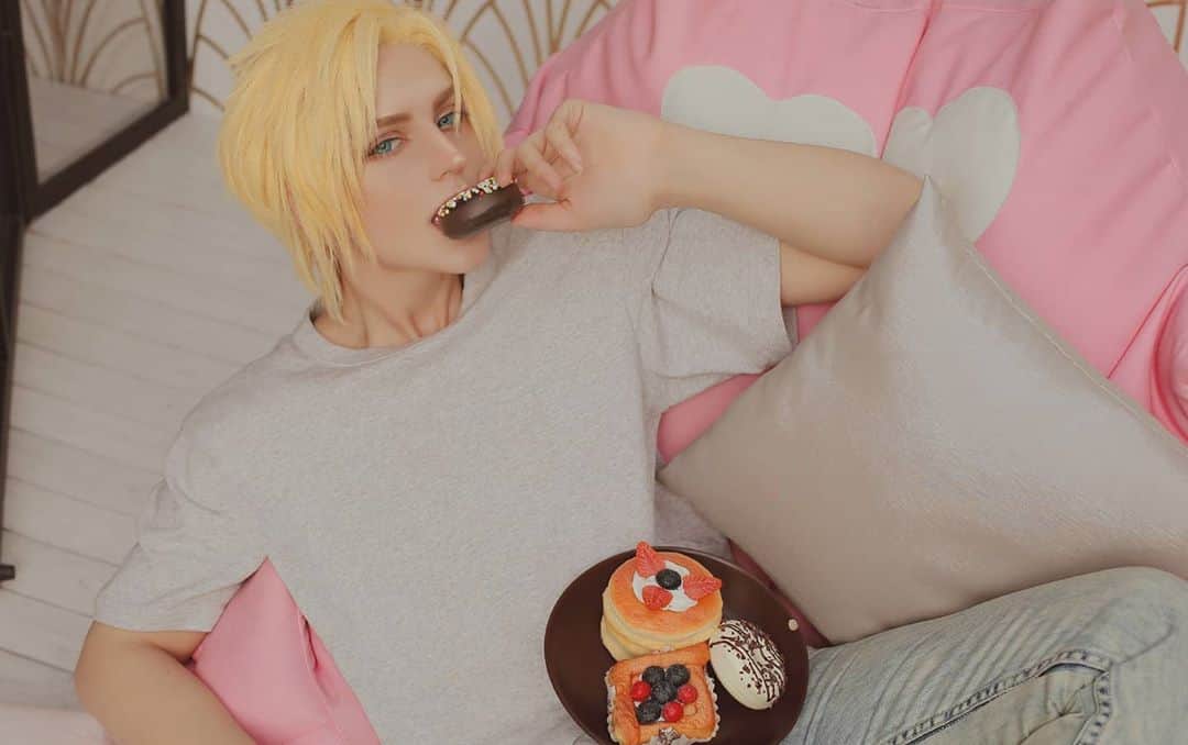 Gesha Petrovichのインスタグラム：「Refresh my  BF cosplay 😍 BANANA FISH／アッシュ・リンクス  #アッシュ・リンクス誕生祭2020 #bananafish  Ph @younger.june  FULL PHOTOSHOOT AS REWARD FOR PATRONS IN THIS MONTH❤️🙏 SUBSCRIBE to get them all👇 P❤️treon.com/Geshacos 🤤🤤🤤🤤🤤🤤🤤🕴️🤤🤤🤤 I have OnlyFans now, nothing vulgarity just it easier to use than P❤️treon. 👉 💕 Onlyfans.com/gesha_p 💕」