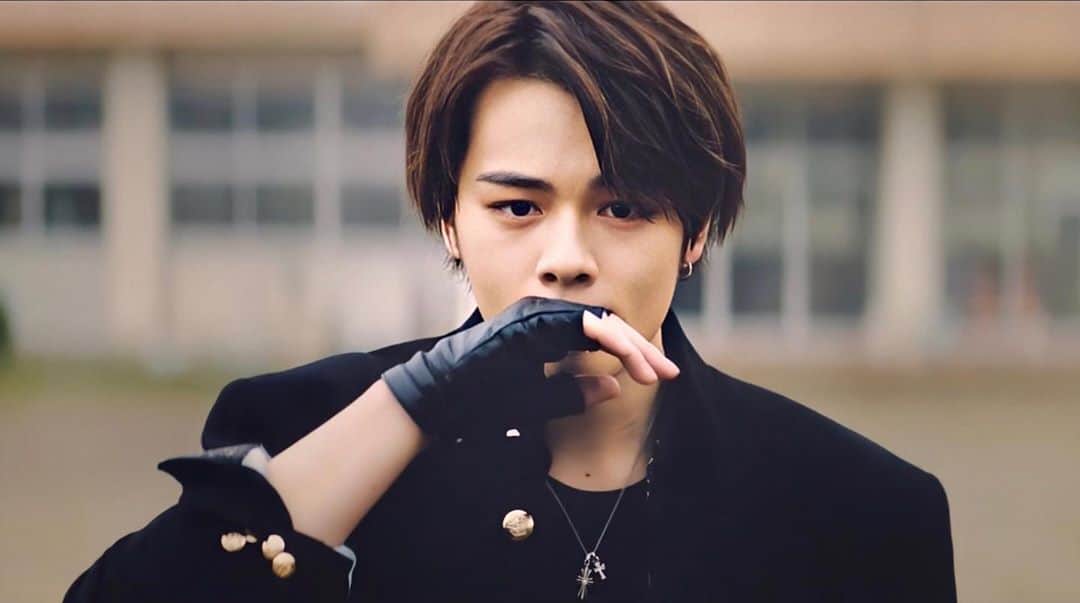 鶴房汐恩（JO1）のインスタグラム：「『OH-EH-OH』MV FULL Ver. 🔗 https://youtu.be/jp2aivJn9gg  JO1 2ND SINGLE 『STARGAZER』 🎼 2020.08.26 Release  #JO1 #STARGAZER #OH_EH_OH #GO #SoWhat #鶴房汐恩 #TsuruboShion —— [👽] ➖➖➖➖➖➖➖➖➖➖➖➖➖➖➖➖➖ #tsuruboshion #tsurubo #shion #鶴房汐恩 #JO1 #JAM #produce101japan #japan #jpop」