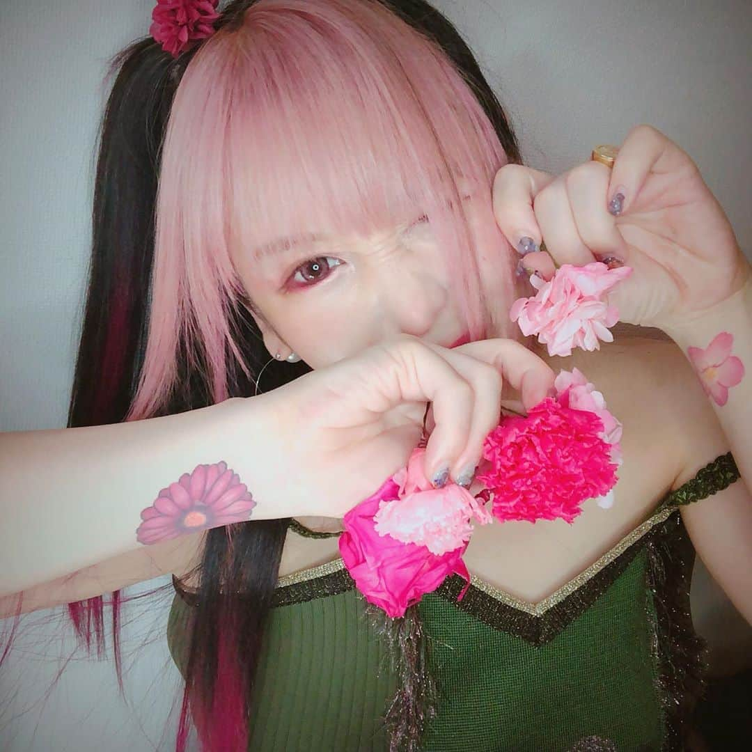 大森靖子さんのインスタグラム写真 - (大森靖子Instagram)「"否定された分を肯定できたら世界は変わる"  本日新曲"counter culture"配信リリース」8月26日 0時46分 - omorimori