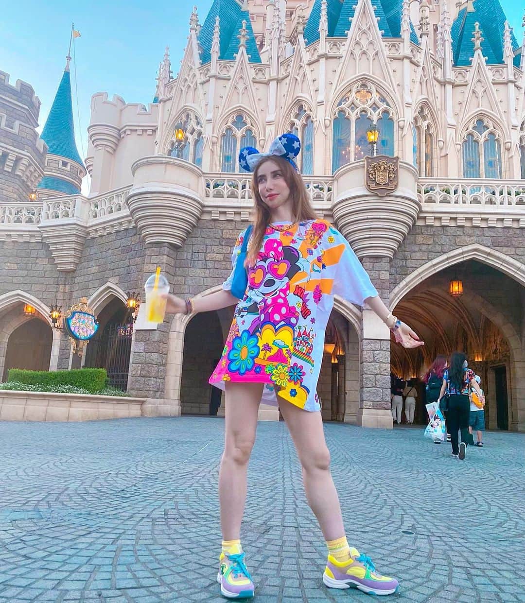 のインスタグラム：「Disnyland🎡🎢🐭  #fashion #fashiongram #fashionista #fashionable #fashionstyle #fashionblogger #minniemouse #ootd #ootdfashion #outfit #outfitoftheday #outfittoday #chanel#ファッション#ファッションコーデ #ディズニーランド #ディズニーコーデ #シャネル#disnyland #tokyodisneyresort #tokyodisneyland #prada」