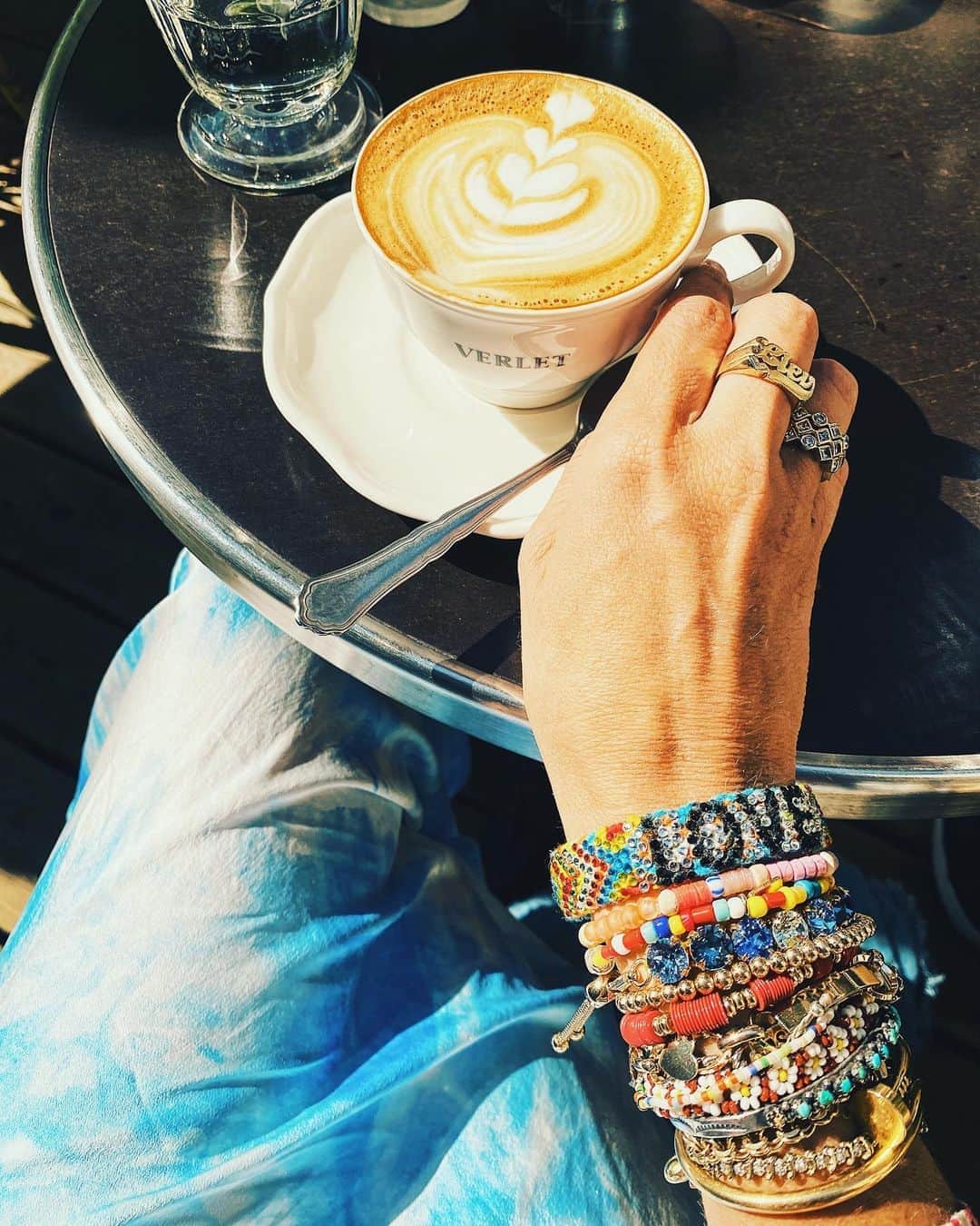 のインスタグラム：「I’ll take a cappuccino & #armparty please 😉」
