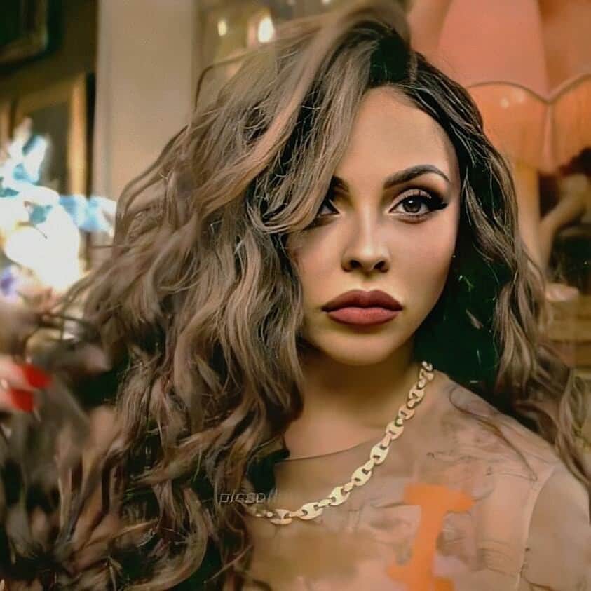 ジェイド・サールウォールのインスタグラム：「I took this picture from Facebook. 🤭😍 Remember visiting @mtv story to vote for Little Mix. ❤️」
