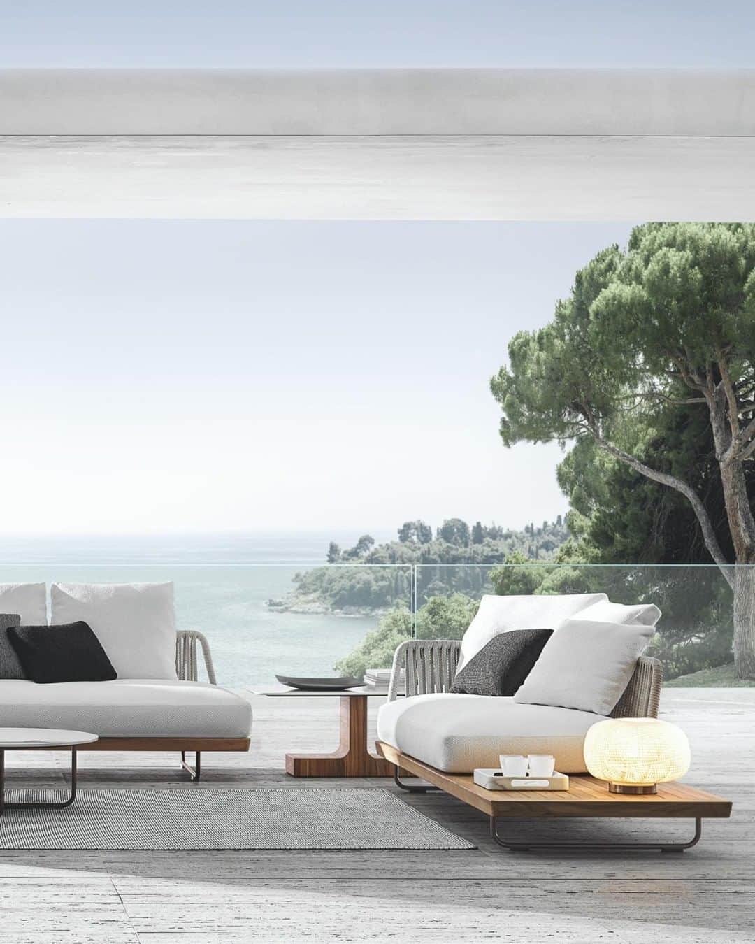 Minotti Londonさんのインスタグラム写真 - (Minotti LondonInstagram)「The Sunray seating system by @rodolfodordoni, thanks to the high versatility of its elements, designs a new, open-air landscape and conveys a sensation of intimacy and relaxation.  Discover Sunray via the link in our bio, then get in touch with us to see how we can add a touch of beauty and elegance to your next design project.  #minotti2020collection #minotti #minottilondon #sunray #outdoorsuggestions #minotti #madeinitaly #rodolfodordoni #seatingsystem #couture #design #creativity #outdoor #interiordesign #designlover #architecture #furniture」8月26日 0時51分 - minottilondon