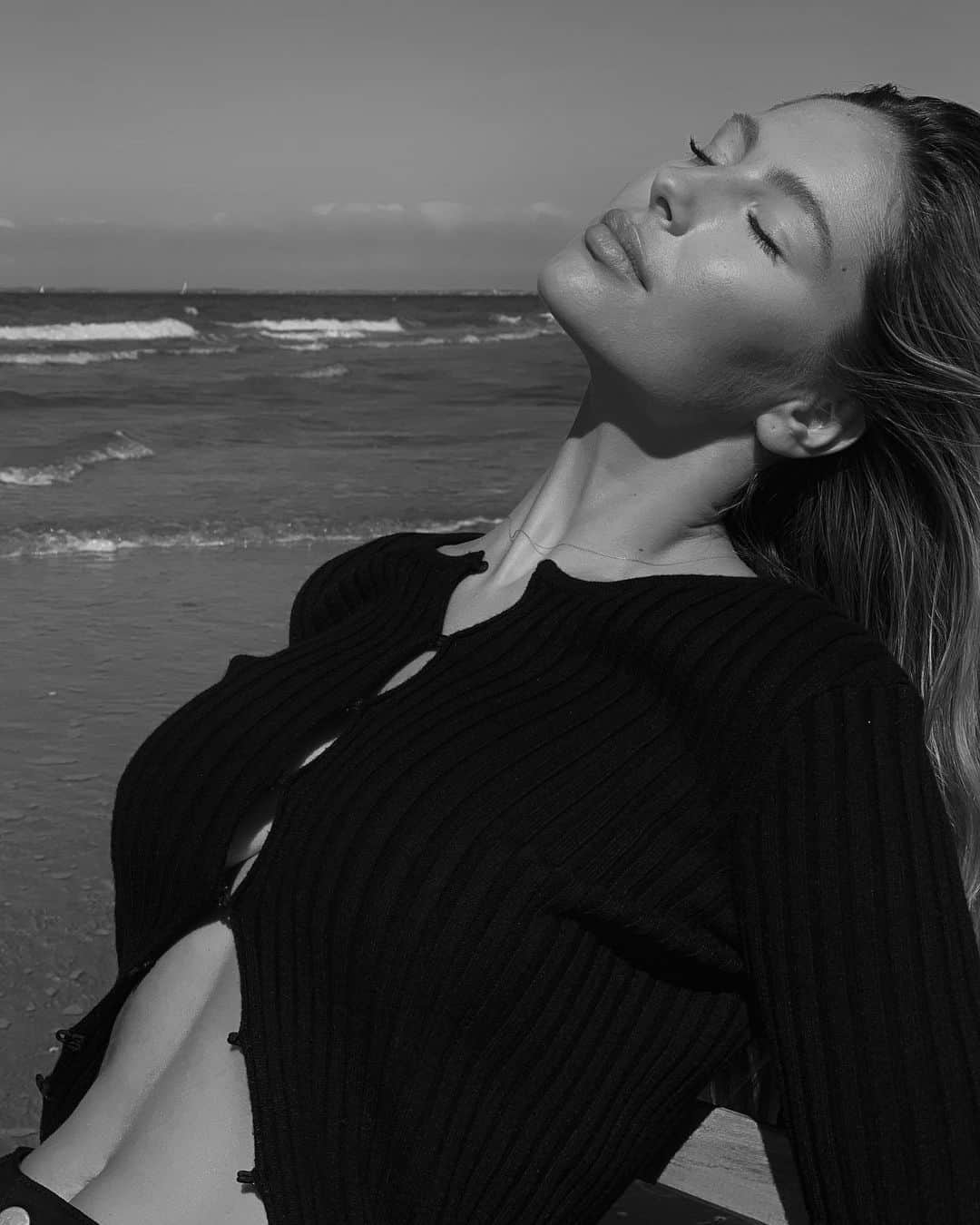 Mathilde Goehlerのインスタグラム：「Click the link in my bio to shop 🖤」
