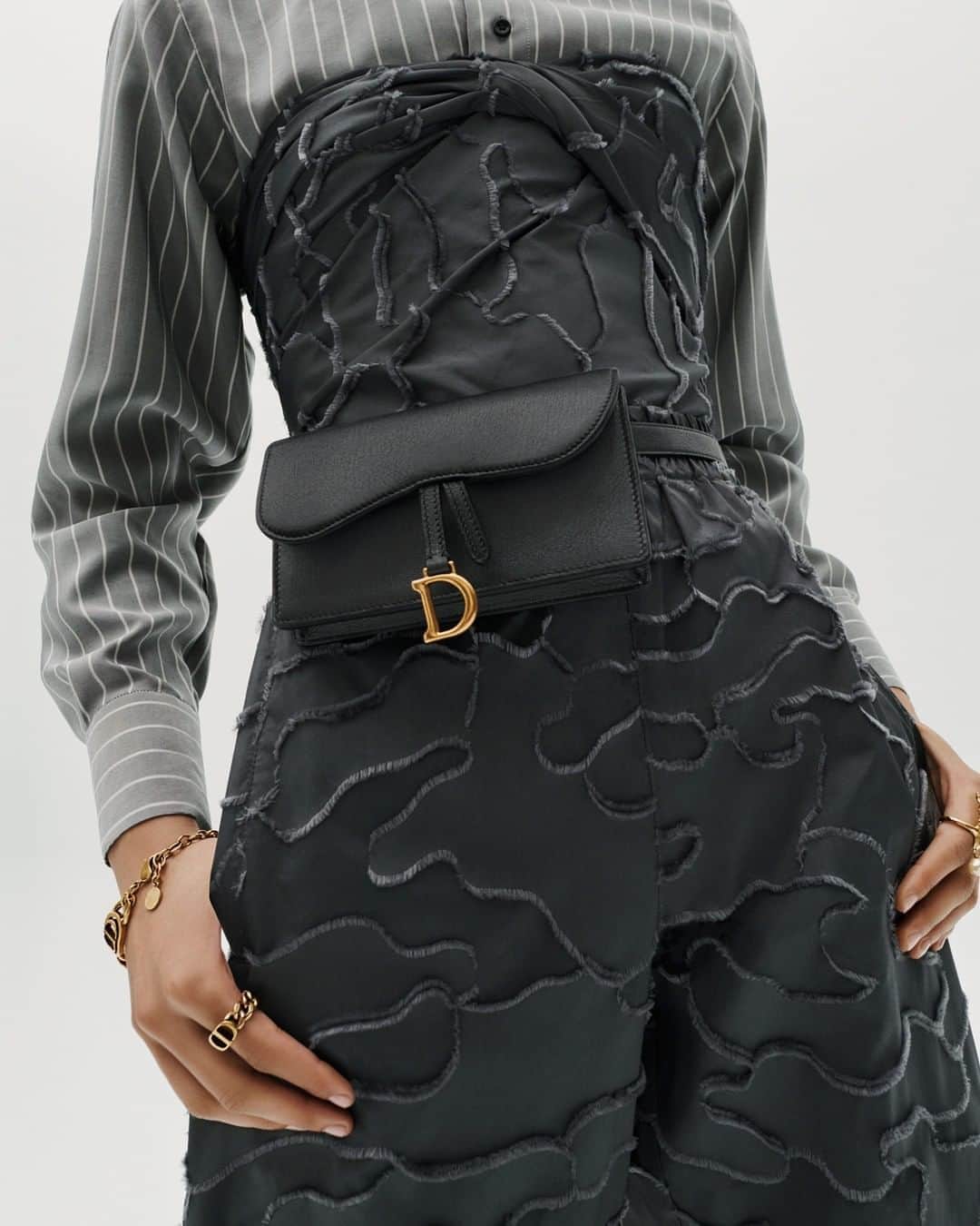 クリスチャンディオールさんのインスタグラム写真 - (クリスチャンディオールInstagram)「Honoring Dior's vision of elegance and beauty, @MariaGraziaChiuri offers a fresh take on the classic #LadyDior and #DiorBookTote in the #DiorFall20 collection, in addition to the #DiorSaddle reworked in a belt bag version. Featuring the iconic Cannage motif and 'Christian Dior' signature on the front, the handbags can be personalized for a truly unique look. © @SarahBlais」8月26日 1時01分 - dior