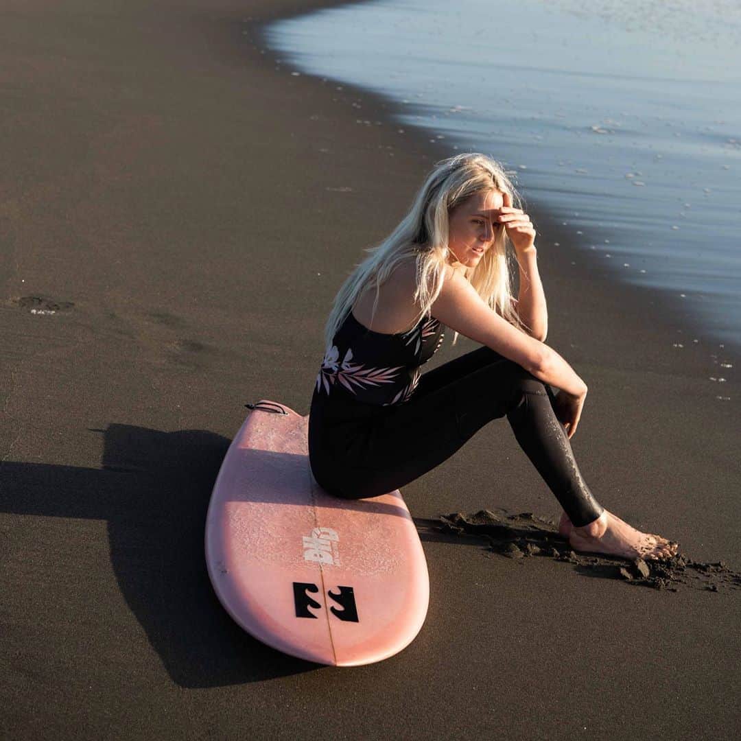 BILLABONG WOMENSさんのインスタグラム写真 - (BILLABONG WOMENSInstagram)「Kind on your body, kind to the earth. Our latest surf capsule collection is eco-friendly and made entirely from recycled materials, including recycled water bottles, recycled spandex, and upcycled tires ♻️ #KnowTheFeeling #ImHereForTomorrow Shop now >> link in bio」8月26日 1時01分 - billabongwomens