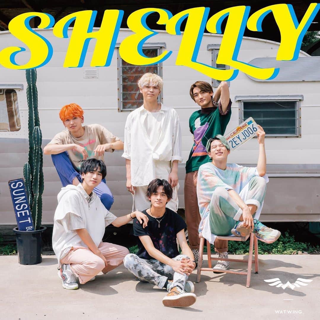 古幡亮（WATWING）のインスタグラム：「. WATWING 4th digital single "SHELLY"  ついに本日8/26リリースです！  この曲はとにかく聴いてて楽しさ全開です！WATWINGには色々な要素があります。まじめさ、大人ぽさ、かっこよさ、可愛さ。 この曲にはWATWINGの「少年らしさ」が存分に詰まっている1曲です！  続く暑さを楽しさに変えてしまうドライブチューン！ 残りの夏も沢山聴いて一緒に乗り越えましょう〜☀️🌴 💦  〜〜〜〜〜〜〜〜〜〜〜〜〜〜〜〜〜〜〜〜〜〜〜〜〜  『SHELLY』はWATWING初のサマーチューン🌴夏のドライブデートをテーマにした楽曲は、夏ならではのドキドキ感や高揚感をアップテンポなサウンドと歌詞の両方から存分に楽しめる1曲です！ Music VideoではWATWINGの和気あいあいとした姿や軽快なダンスも披露していて、今までになかった一面も見れる映像になっています。 振付は2nd Digital Single『BREAK OUT』の振付も手掛けたReiNaが担当！これまでのWATWINGの振付とは一味違った、かわいらしさやポップさを取り入れたダンスにも注目してください！！  そしてこの後、1:58からはTBS「PLAYLIST」に出演！！ 新曲『SHELLY』を最速披露します。こちらもぜひご覧ください😌✨  【購入者特典情報】  ドワンゴジェイピーにて「SHELLY」を購入し、期間内に応募された方全員に"サイン入りジャケ写ステッカー"をプレゼント！！  実施期間：2020年8月26日(水)00:00～9月8日(火)23:59  ▼詳しくはこちらから▼  https://music.dwango.jp/i/artist/266376?cp_webto=official_WATWING    【リリース情報】 ‪2020.8.26 Release 4th Digital Single『SHELLY』‬ Lyrics : 芦田菜名子 Composition : RYUJA , 芦田菜名子 Arrangement : RYUJA Choreographer : ReiNa ストリーミングサービスおよびドワンゴジェイピー、レコチョク、iTunes Storeなど主要ダウンロードサービスにて配信。Music VideoはYouTubeにてフルで公開中！ https://youtu.be/w6UsUzqcGoY . . #WATWING#new#4th#single #SHELLY#release」
