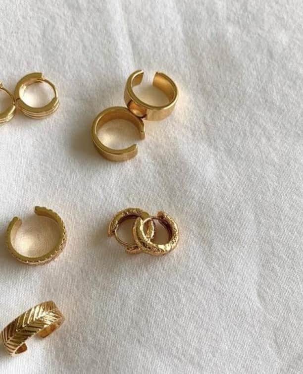 オレリアさんのインスタグラム写真 - (オレリアInstagram)「You're golden. ✨ Photo cred @katyluise⁠ ⁠ #oreliajewellery #earparty #earstacking #earcuffs #fashionstyle」8月26日 1時02分 - oreliajewellery