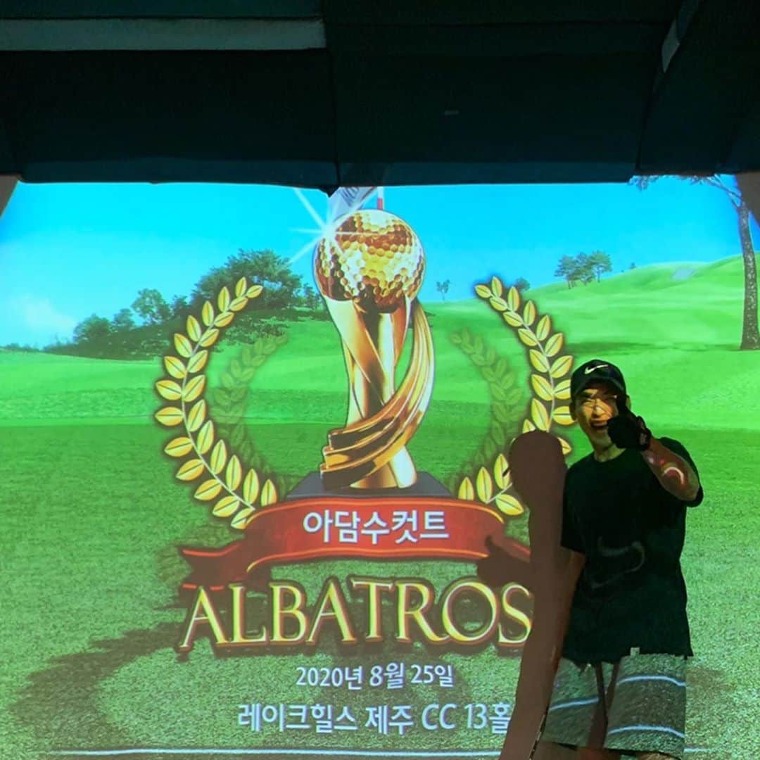 ユゴンのインスタグラム：「스크린이지만 첫알바트로스에 터진  빙구웃음- 코로나 조심하시고 건강하세요」