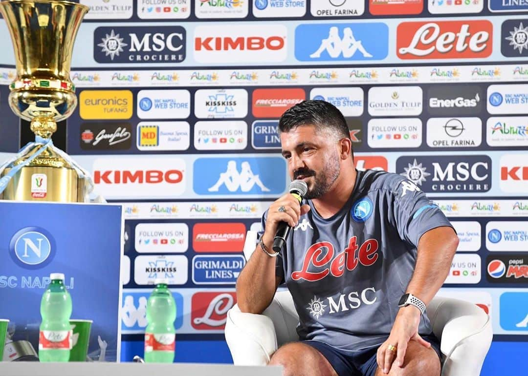 SSCナポリさんのインスタグラム写真 - (SSCナポリInstagram)「🎙 ‪#Gattuso‬ “Alleno una squadra forte, non mi preoccupo del resto. Ho a disposizione dei calciatori importanti”  ‪#SSCNSummer20‬ ‪#Abruzzo20‬ 💙 ‪#ForzaNapoliSempre‬」8月26日 1時14分 - officialsscnapoli