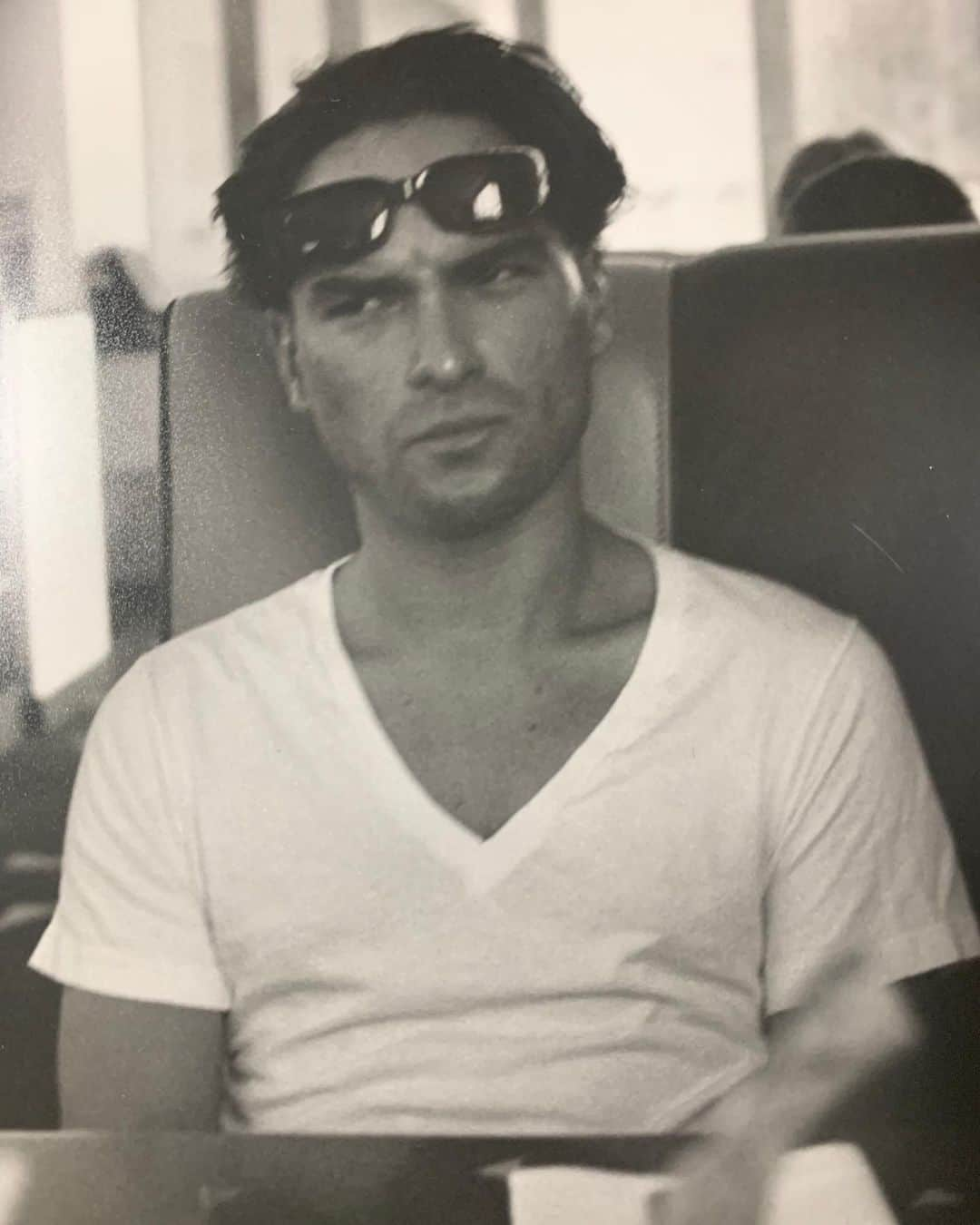 ジョニー・ガレッキさんのインスタグラム写真 - (ジョニー・ガレッキInstagram)「Looking confused and suspicious on a train in either Germany or France approx. 17 years ago. 📸: @tamaramello」8月26日 1時15分 - sanctionedjohnnygalecki