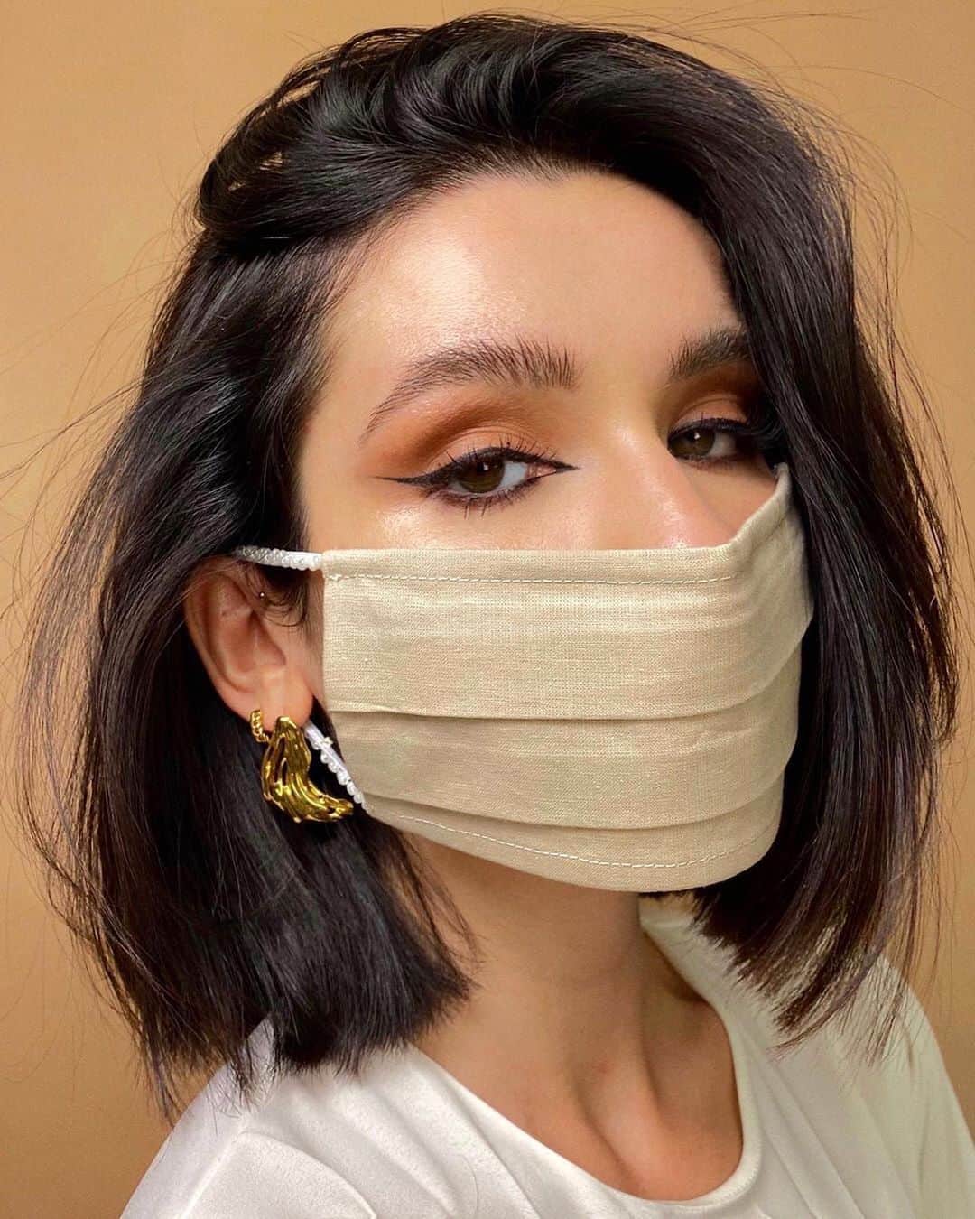 WHO WHAT WEARさんのインスタグラム写真 - (WHO WHAT WEARInstagram)「Mask-approved and a vibe? We love to see it. ✨ Keep tagging us in all your stunning beauty looks. #WWWbeauties   photos: @chykapuka, @signecatseyes, @kelseydashmarie, @juliaarraess」8月26日 1時49分 - whowhatwear