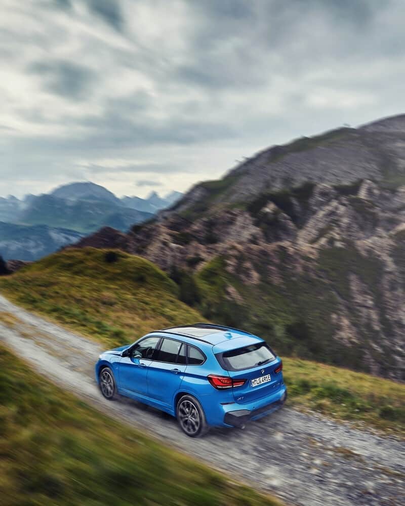 BMWのインスタグラム：「And what's your super power? #TheX1 #BMW #X1 #pluginhybrid #JoyElectrified __ BMW X1 xDrive25e: Energy consumption in kWh/100 km (combined): 14.3–13.8. Fuel consumption in l/100 km (combined): 2.1–1.9. CO2 emissions in g/km (combined): 48–43. Further information: www.bmw.com/disclaimer.」