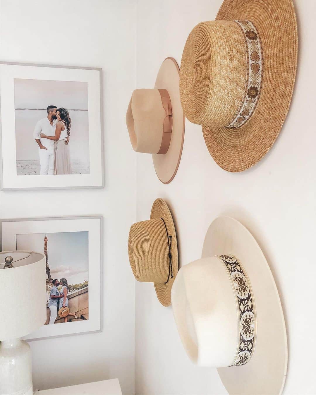 Stephanie Sterjovskiさんのインスタグラム写真 - (Stephanie SterjovskiInstagram)「Raise your hand if you love hats as much as me 😜 Shared a quick little tutorial creating this hat wall on stories today! Love that it keeps my hats in good condition, stores them & adds a nice touch of decor to our walls too! ☺️ Linked all my fave hats and wall hooks here: http://liketk.it/2VdnO @liketoknow.it #liketkit #JollyAbode #LTKhome #hatwall #homedecorlovers」8月26日 1時52分 - stephsjolly