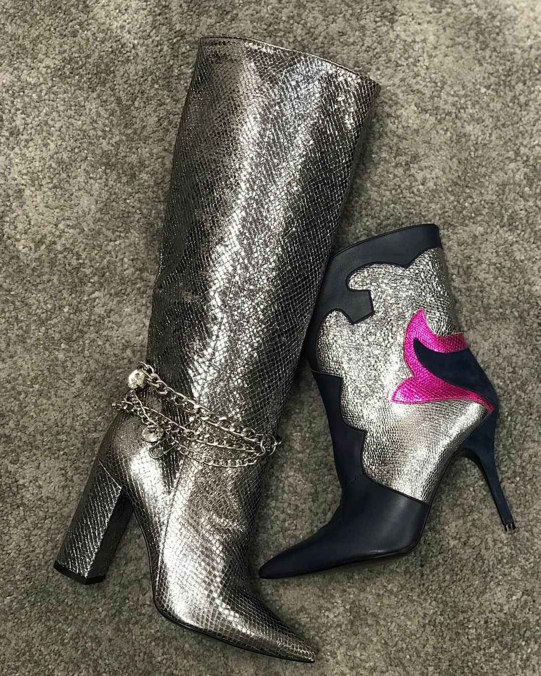 イズロさんのインスタグラム写真 - (イズロInstagram)「#islo #isloisabellalorusso #isloshoes #newcollection #fw #shoes #boots #heels #tacchi #fashion #style #moda #shoesaddict #detailsmakethedifference #silver #printed #snake #laminated #shoeslover #shoppingonline #shopping #staytuned #solocosebelle #madeinitaly #meganblu #micillacdf #staytuned」8月26日 1時55分 - islo_isabellalorusso