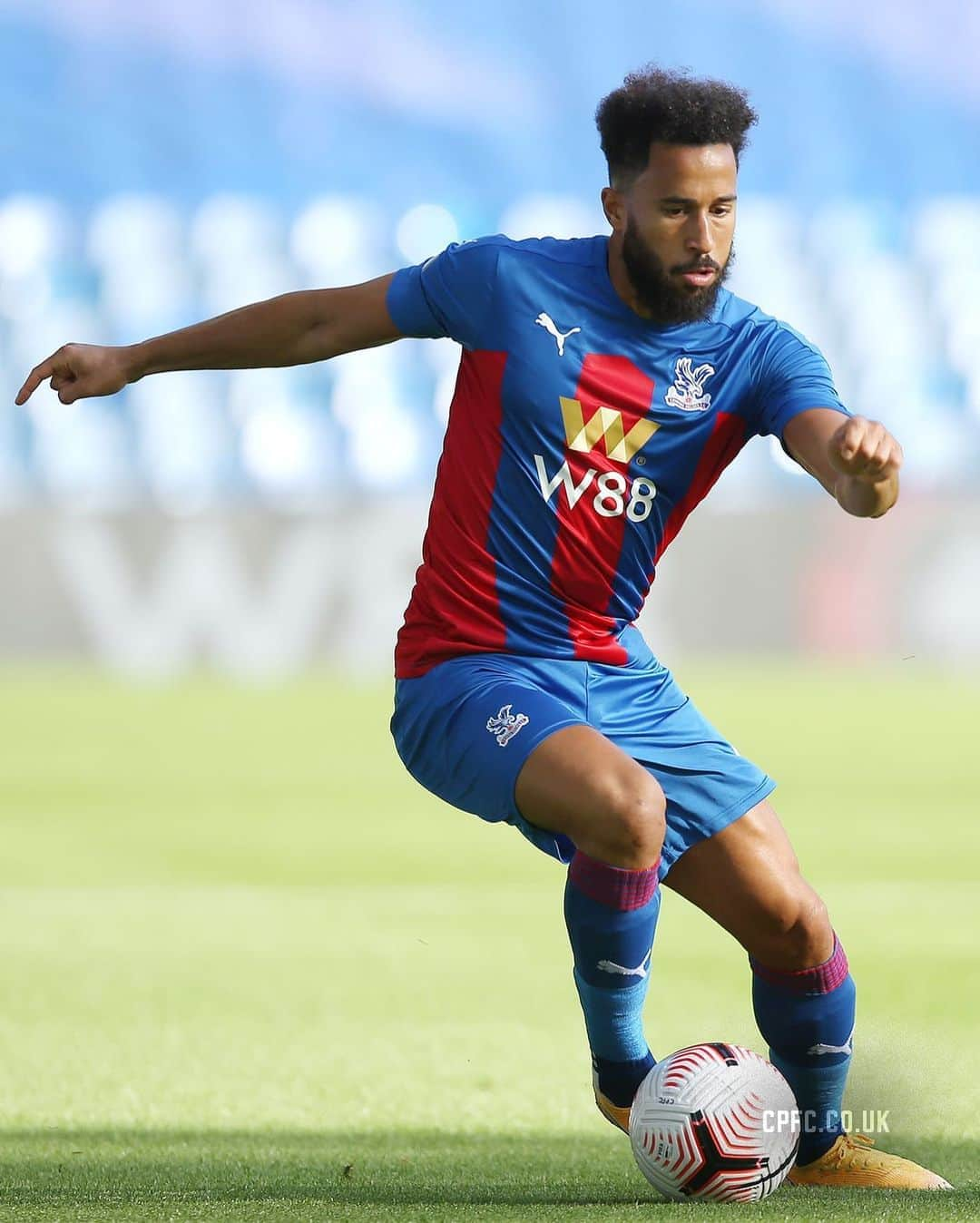 クリスタル・パレスFCさんのインスタグラム写真 - (クリスタル・パレスFCInstagram)「😍 First outing for the new kit.  #CPFC #PremierLeague #PL」8月26日 2時10分 - cpfc