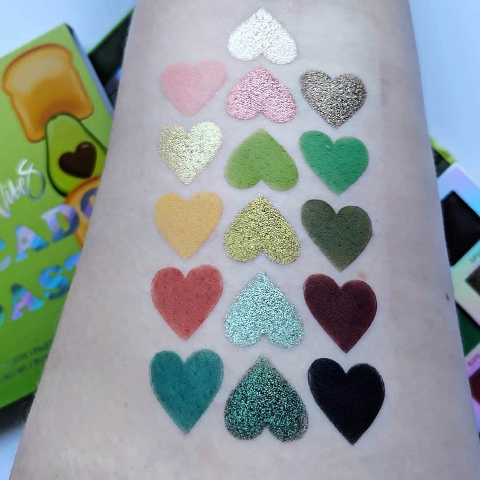 BH Cosmeticsさんのインスタグラム写真 - (BH CosmeticsInstagram)「We 💚 a #WeekendVibes moment... how amaze are these Avocado Toast swatches from @ariellebriannabeauty?!!? 🙌🏽#bhcosmetics」8月26日 2時36分 - bhcosmetics