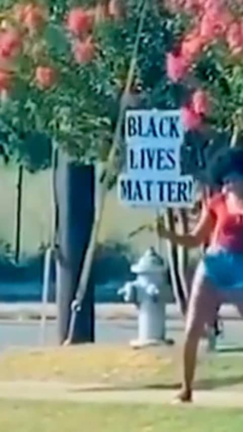 のインスタグラム：「Repost from @mvmnt4blklives - “Did that video get you hyped? we wanted to get up and dance with the person holding the Black Lives Matter sign and then jump out of our chairs to clap when Ravyn Wngz from BLM Toronto reminded us WHY WE’RE HERE.  This is what being with us at the virtual 2020 Black National Convention on Friday, August 28 is going to be like. We don’t think you’re ready!!  But you have to get ready. Check out the video and register today at BlackNovember.org. Let’s make Black history together.   #BNC2020 #InDefenseofBlackLives #M4BL “」