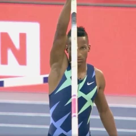 のインスタグラム：「3rd place clearing 5.62m today in Poland. Not my best vaults but competed on borrowed poles. Thx to @piotr.lisek.pv and his team for borrowing poles to me 💪🏾」