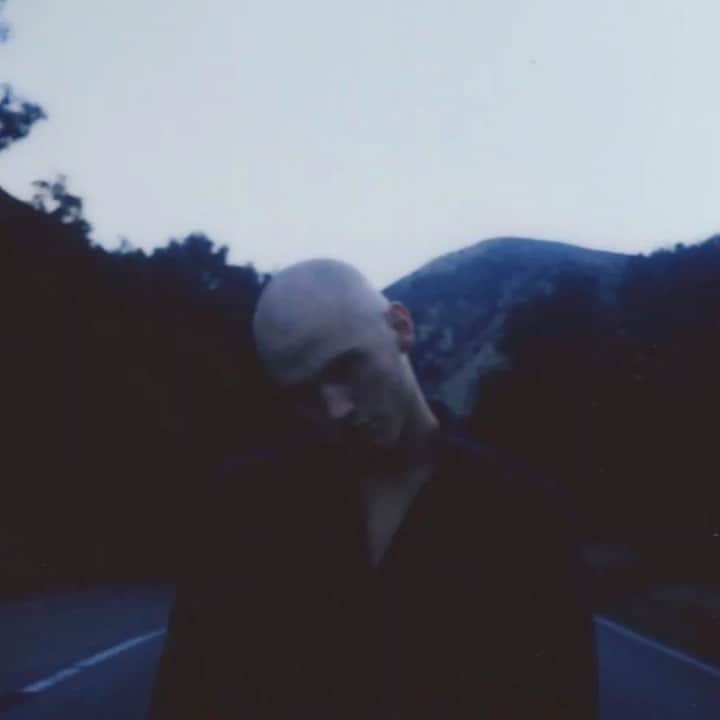 ブランドン・シェイアのインスタグラム：「09.09.20 @jonodorrmusic ft. me “Wrong” 🖤」