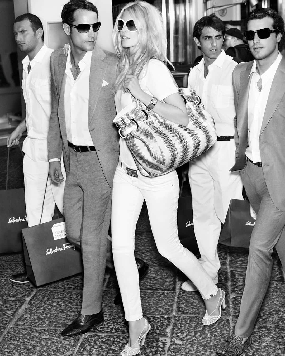 マリオ・テスティーノのインスタグラム：「Wonderful Claudia's 50th!!!! Happy birthday, dearest Claudia.⁣ _⁣ ¡Maravillosos 50 años de Claudia! Feliz cumpleaños, querida Claudia⁣ ⁣ #ClaudiaSchiffer #MarioTestino」