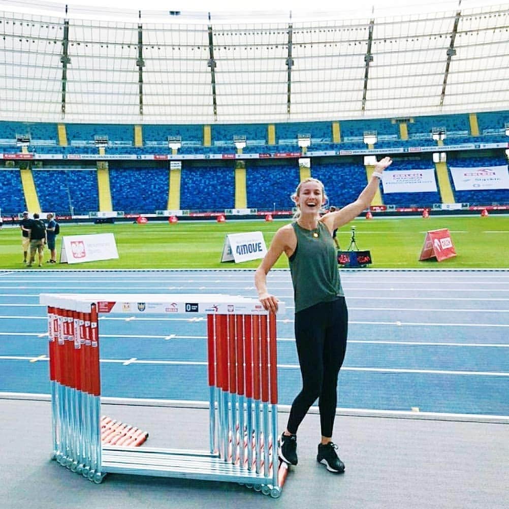 Paulien COUCKUYTのインスタグラム：「Loved running in the beautiful stadium in Chorzow, Poland ! 🇵🇱 I really enjoyed the excitement for this competition! Took the second place, although I'm not satisfied with the result.. Still searching for the right hurdle rythm, and then I will run again in the 55seconds ! Sooo.. I'm hungry for more ! 🔥 . #memorialjanuszakusocinskiego #poland #competition #400mhurdles #excitement #hungryformore」