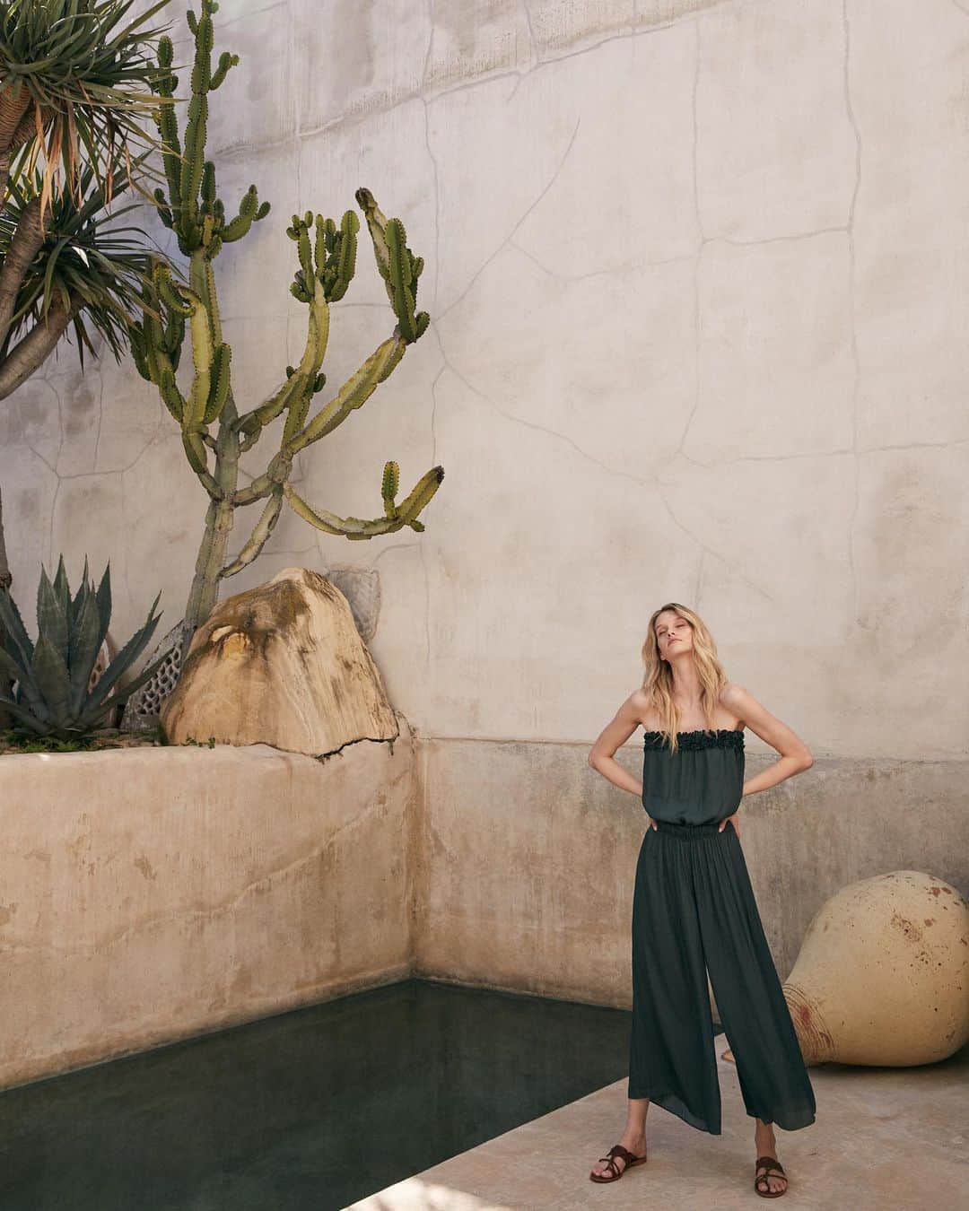 ホルストンのインスタグラム：「Shades of Summer ⁠⠀ ⁠⠀ ⁠⠀ ⁠⠀ #halston #halstonstyle #halstonettes #halstondress #halstonfashion⁠⠀」