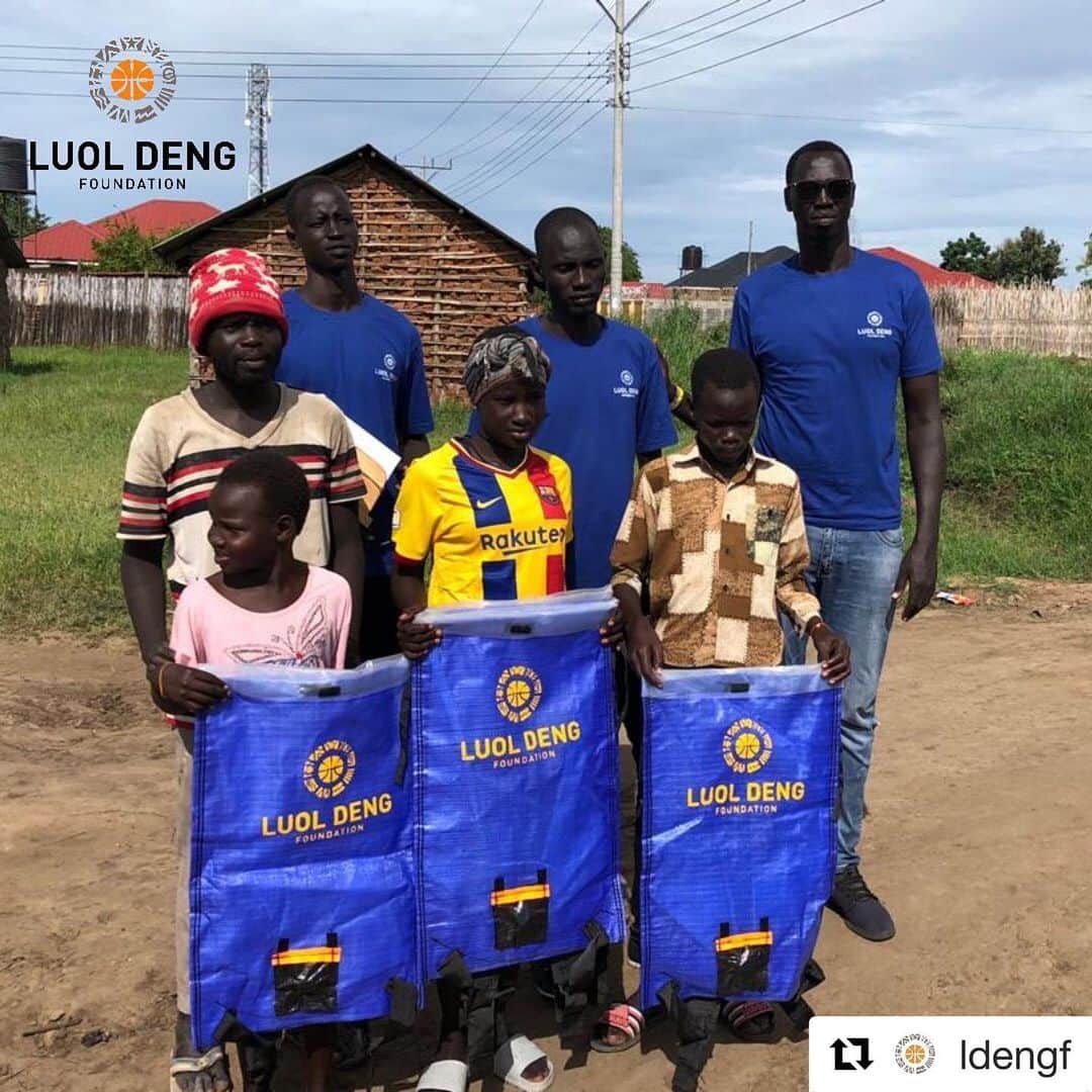 ルオル・デンさんのインスタグラム写真 - (ルオル・デンInstagram)「@ldengf  Water is vital for the suppression and treatment of Covid-19. To maintain and increase access to water for some of the youths in Juba, South Sudan during the crisis, The Luol Deng Foundation has distributed 400 Water Backpacks to the following areas:   Juba One Primary School Football ground  Juba Day secondary school football ground  Simba Football ground  St. Tereza Kator Football ground  Muniki Football ground  Muniki Block C – a.k.a Barcelona Football field  University of Juba, Main campus  Rock city Residential area  Juba Hai Cemetery, near Konykonya Market   The backpacks are purchased through Partners for Care. The backpack holds 20 liters and allows people to avoid the in-transit contamination and water loss that often occurs when they transport water in buckets. A wide mouth allows for fast filling, minimizing wait time at the source point that can expose women and children to danger in unstable regions. Lighter weight (7x lighter than the average jerry can) allows for fast, high-volume emergency relief shipments. A roll-down closure reduces water loss and contamination during transit while the protected spout keeps water clean for drinking. The backpack is leak proof, durable and easy to clean and collapses when empty.  By distributing the bags across Juba (and potentially across South Sudan) during and post COVID-19, allows for coaches, players, and spectators (including neighborhood residents) access to clean water throughout the day to wash hands and drink.   14 members of our LDF team distributing the bags, were trained on COVID-19 guideline that they delivered to the recipients along with the correct usage and cleaning of the Water backpacks. Persons assigned to safe-keeping and filling of the bags were identified.   The bags distributed will directly impact approximately 1000 Children and adults daily.   Please stay tuned for more footage and also for ways to help.  #LDF #luoldengfoundation #giftedtogift #southsudan #Juba #Southsudanese #Southsudaneseyouth #africa #eastafrica  #dengacademy」8月26日 3時47分 - luoldeng9