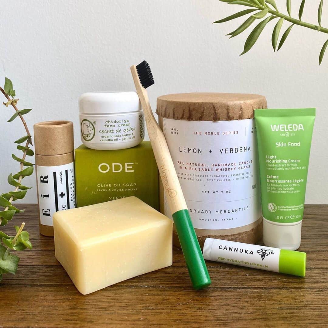 Weledaのインスタグラム：「We love a good green #shelfie 💚 Is Skin Food Light currently in your skincare routine? Let us know! #WeledaSkinFood (pc: @cobigelow)」