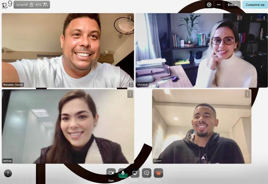 ロナウドのインスタグラム：「Board Meeting da @r9gestao - muita satisfação com os resultados e a certeza de estarmos no caminho certo! 👊🏾 Sabemos que é na prática que o atleta (ou ex-atleta) entende a importância de poder confiar a uma empresa a gestão do seu patrimônio, finanças e família, enquanto foca 100% em seu desempenho dentro de campo; que chegar à aposentadoria com tranquilidade e segurança depende de uma boa gestão; e o quanto é conveniente contar com uma ampla gama de serviços em um só lugar. Foi fundamental na minha carreira, é fundamental na do @dejesusoficial, e a nossa start up foi fundada justamente para atender a essa necessidade.  #familyoffice #r9 #gestao #patrimonio #financas #planejamento #aposentadoria」