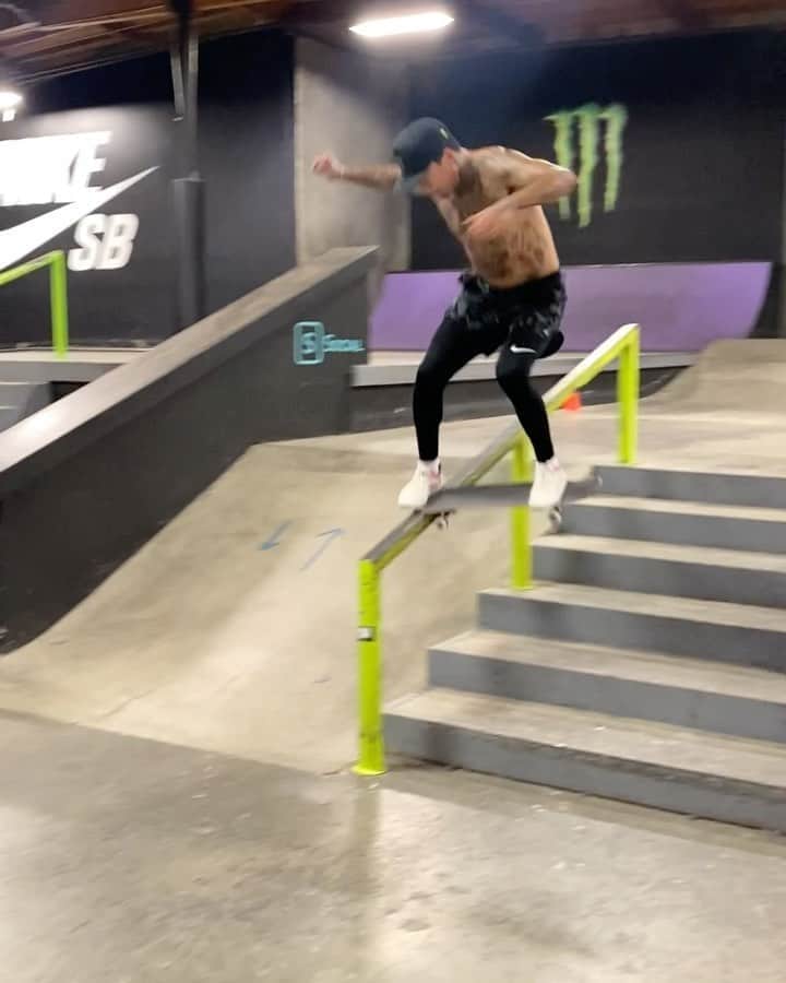 のインスタグラム：「It’s @nyjah’s world, we’re all just living in it… SWITCH frontside heelflip tailslide.  #Skate #Skateboarding #Skateboard #NyjahHuston #MonsterEnergy」