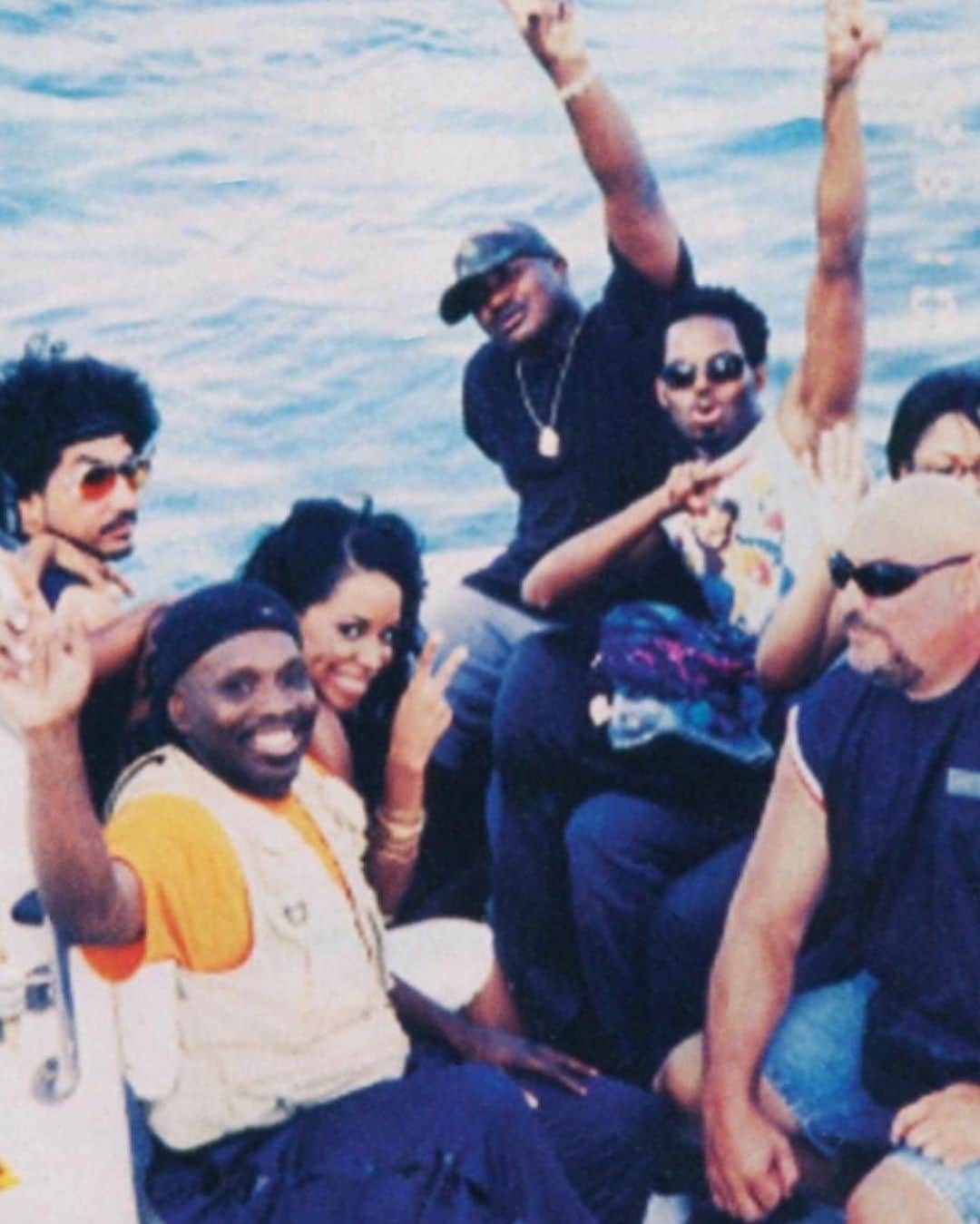 Alfredo Floresのインスタグラム：「19 years ago 9 incredibly talented souls lost their lives. A team, a family. This resonates all too well. Sending love to all their relatives and loved ones. These photos of Aaliyah are my inspo this week 📸🖤」