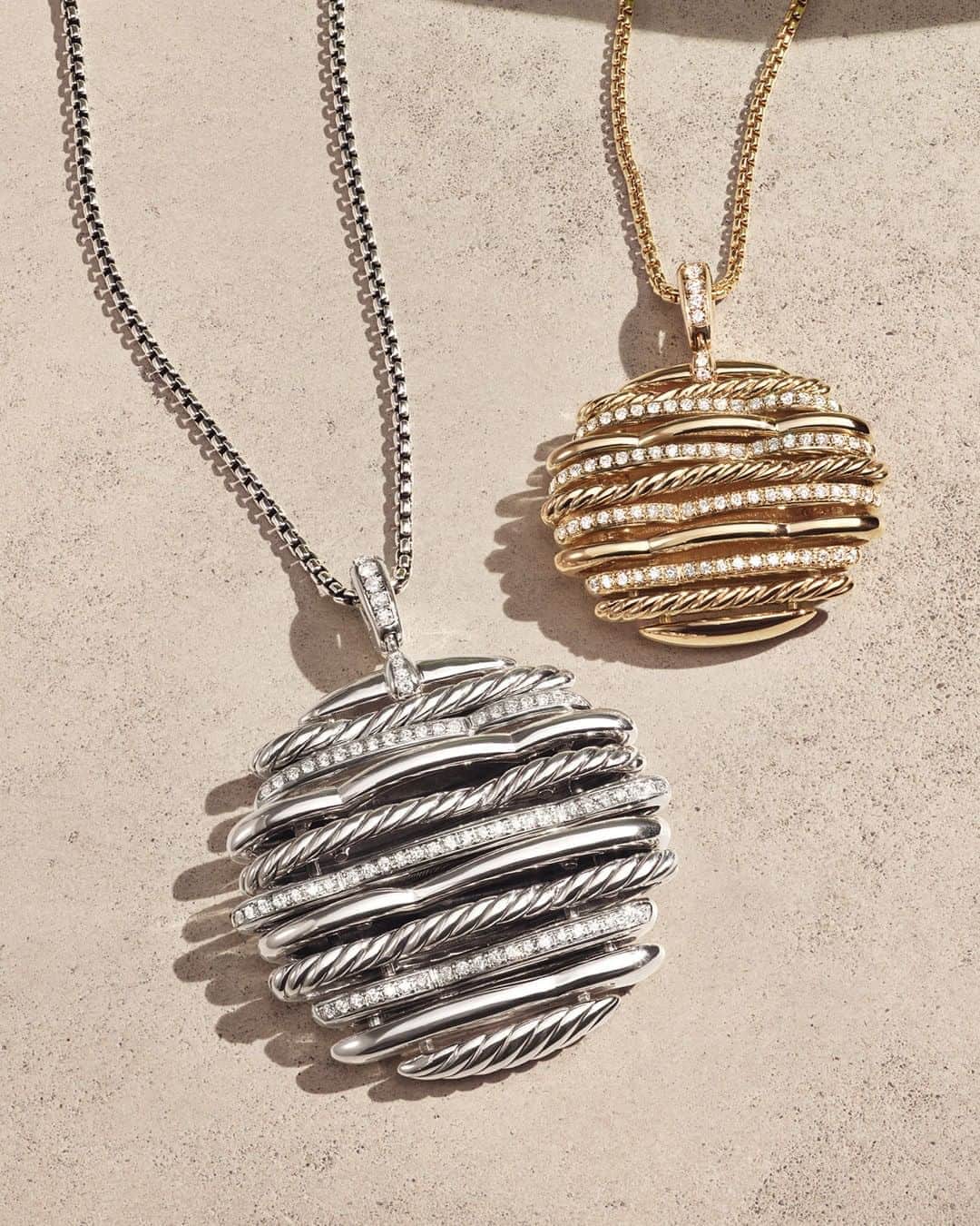 デビッドヤーマンのインスタグラム：「With hand-set diamonds, Tides evokes a moonlit walk along the shore or the warmth of sea and sun. #DavidYurman #DYRoadTrip」