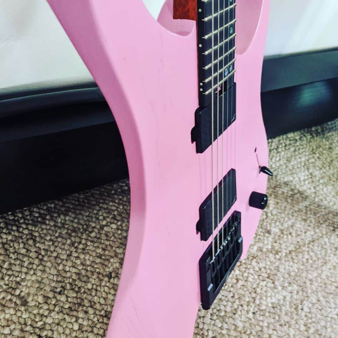 ハーマン・リさんのインスタグラム写真 - (ハーマン・リInstagram)「@LegatorGuitars Giveaway info! 🔥🎸🔥 To celebrate 100k followers on @twitch, @HermanLi will be giving away a Legator Ghost G6P headless guitar this Friday! Guitar will be given away live on Herman Li’s twitch stream Friday August 28th. Stream starts 1pm PT / 4pm ET / 9pm UK 🤘😁🤘 Here’s how to win: -	Follow @HermanLi and @LegatorGuitars on twitch -	Tune in live to Herman’s stream on August 28th - 1pm PT / 4pm ET / 9pm UK -	Winner will be selected by random bot from live viewers 😱 Rules: Must be following HermanLi and LegatorGuitars on twitch and watching livestream to be eligible. Winner must confirm receipt within 2 minutes or new winner will be selected. Prize ships to US, Canada and EU mailing addresses only. No purchase necessary. Void where prohibited.  #hermanli #dragonforce #guitargiveaway #legatorguitars #twitch #livestream」8月26日 4時54分 - hermanli