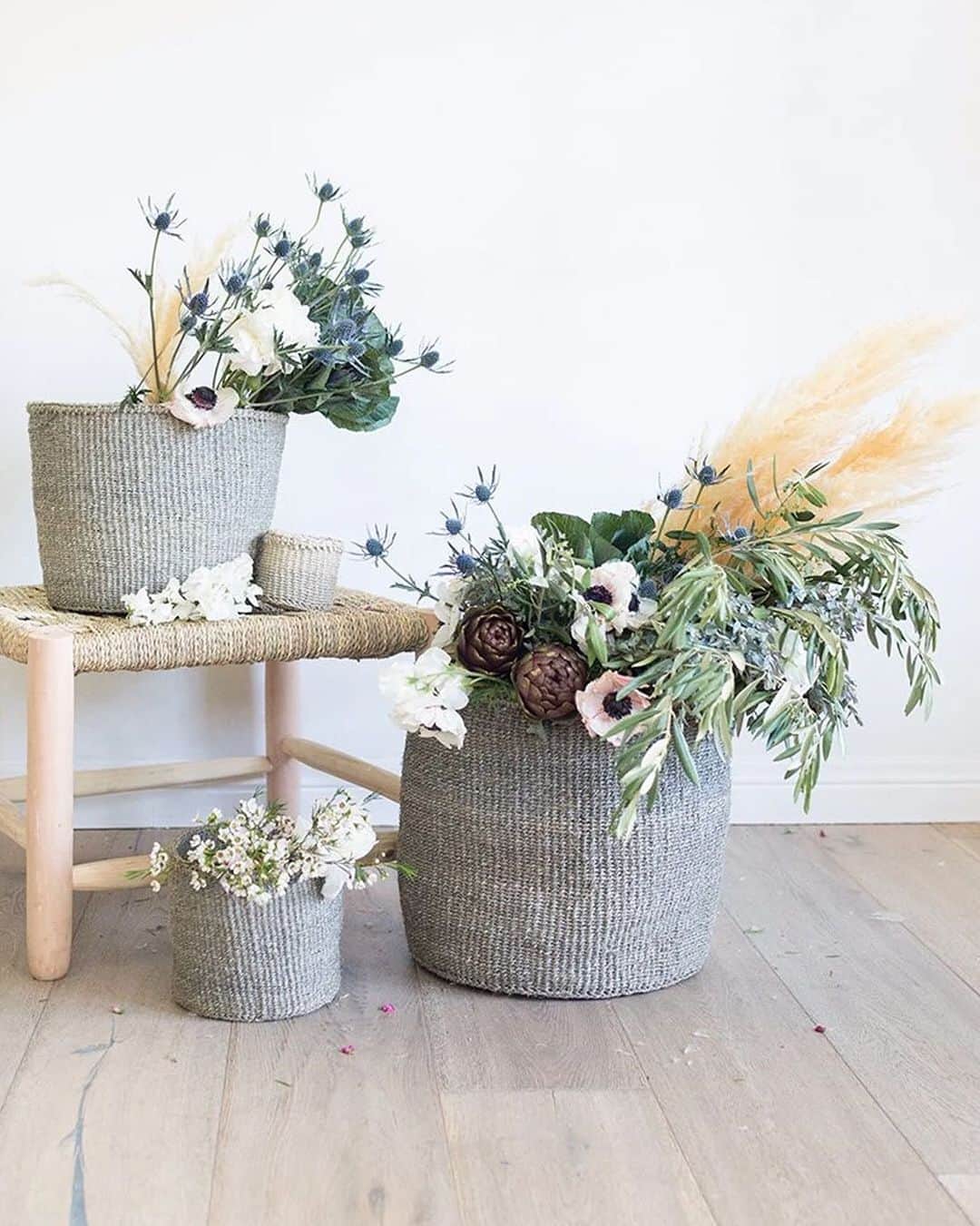 The Little Marketさんのインスタグラム写真 - (The Little MarketInstagram)「There's a size for every space. Our classic gray sisal basket is available in twelve different sizes so you can use it to organize anything and everything. Handmade by artisans in Kenya using locally sourced grasses, each basket is truly unique. Tap to shop.」8月26日 5時06分 - thelittlemarket