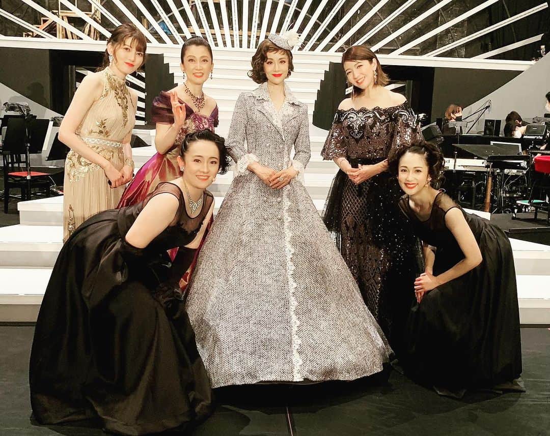 大月さゆのインスタグラム：「﻿題名がつけられない写真﻿ ﻿ ﻿ #いうなれば感激﻿ #輝きは内面から﻿ #宝塚﻿ #帝劇コン﻿ #コンサート論文は長すぎるので﻿ #近日中にブログに書きます」