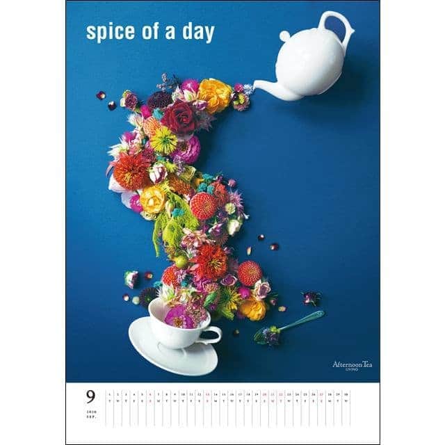 Afternoon Teaさんのインスタグラム写真 - (Afternoon TeaInstagram)「Afternoon Tea LIVINGではカレンダー付きフリーペーパー「spice of a day」の9月号の配布が始まりました。ブランドサイトからデジタルでもお楽しみいただけます。プリントアウトも可能ですので、ぜひご自宅でもお楽しみください。 ・ 詳しくは、プロフィールのリンクからどうぞ ➡@afternoontea_official ・ 《Cover》 Stylist：相澤樹 @mikitiaizawa Flower Stylist：Naoko Watanabe/te-n @naoten10 Direction,Edit&Design：Studio uni ・ 9月号では、彩りにあふれる、心地よい秋の暮らしを提案。 アフタヌーンティーが日本先行発売となる香りのMADE IN ENGLANDのディフューザーや、カラフルな絵柄が印象的な九谷焼をご紹介。 また、集英社の雑誌「LEE」とのコラボレーション第2弾や、今年70周年を迎えるPEANUTSとのコラボレーションアイテムも！ ・ ※店舗によって、臨時休業、一部営業時間変更の場合がございます。 お客様には大変ご不便をおかけし申し訳ございませんが、何卒よろしくお願い致します。 ・ ・ ・ #AfternoonTea #AfternoonTeaLIVING #アフタヌーンティー #アフタヌーンティーリビング #spiceofaday #アフタヌーンティーのある暮らし #firedearth #waxlyrical #ディフューザー #九谷焼 #アフタヌーンティーリー #leeweb #集英社LEE #magazinelee #LEE10月号 #松村純子 #コラボレーション #アフタヌーンティーピーナッツ #PEANUTS #スヌーピー #ピーナッツ」8月26日 16時00分 - afternoontea_official