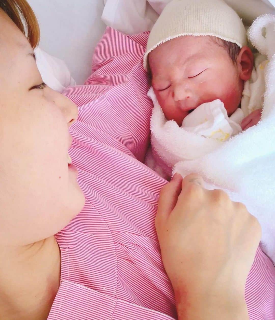 前田文香さんのインスタグラム写真 - (前田文香Instagram)「次女の息子が  あっという間に2歳になってしまいました。  ついこの間　生まれたはずなのに汗💦  成長が早すぎる。。もうちょっとゆっくり💦💦  大好きすぎるぶどうのケーキと❤️🎂」8月26日 14時31分 - fumika.maeda